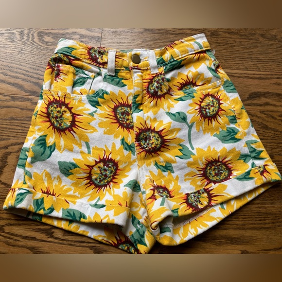 Iconic American Apparel sunflower shorts (size 24/25) - Picture 3 of 11